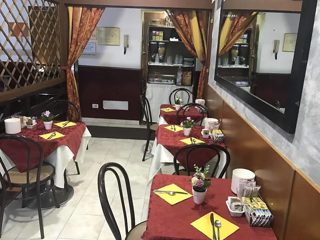 Hotel Aurelia Milano Centrale 2*, Milan