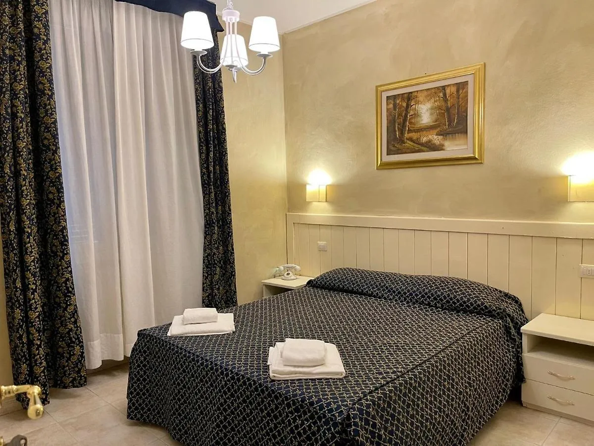 Hotel Aurelia Milano Centrale 2*,  İtalya